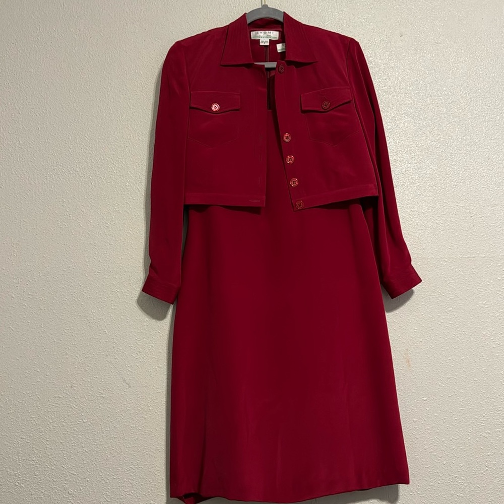 120. Beautiful 100% silk suit in deep red size 6P.